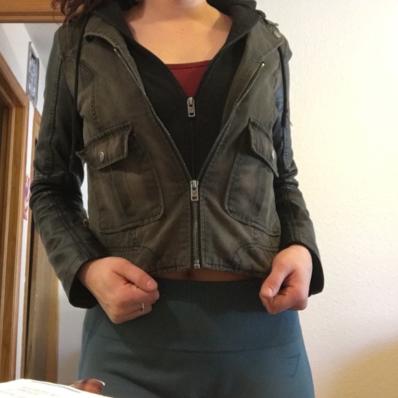 Multifunctional Jacket - Picture 2 of 7